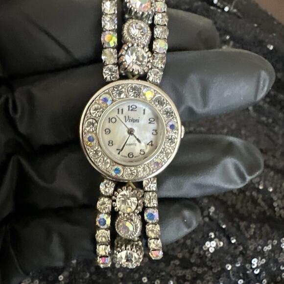 Vintage Vivani Silver Tone Rhinestone Gem Stretch Band Bracelet Watch - Picture 4 of 5